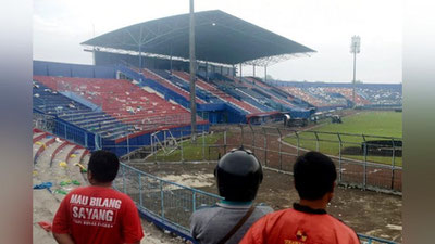 Изрображение 'Страшная трагедия на стадионе в Индонезии: сотни погибших и раненых (фото, видео)'