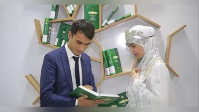'Farg`onada kelin-kuyov to`yini kutubxonada o`tkazishdi (foto+video)'ning rasmi