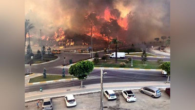 'Antaliyada o`rmon yong`inlari avj olmoqda. Sayyohlarga mehmonxonalardan chiqmaslik tavsiya qilindi'ning rasmi