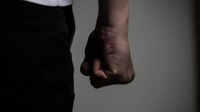 'Andijonda shifokorni bug`ib, do`pposlagan bemorning mast o`g`li qamoqqa olindi'ning rasmi