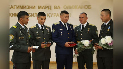 'Mudofaa vazirligida bir guruh harbiy xizmatchilarga davlat mukofotlari topshirildi'ning rasmi