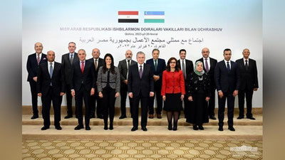 'O`zbekiston Prezidenti Misr ishbilarmon doiralari vakillari bilan uchrashdi'ning rasmi