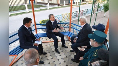 Изрображение 'Президент Узбекистана побывал в яшнабадской махалле (фото)'