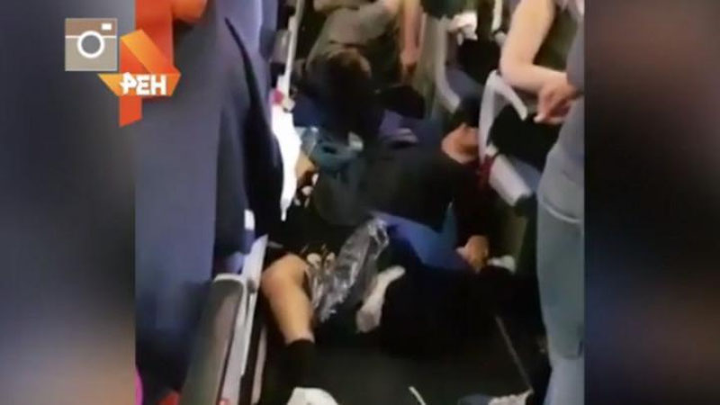 'Ҳаво гирдобига тушиб қолган самолётдаги 20 нафар йўловчи турли даражадаги тан жароҳатини олди'ning rasmi