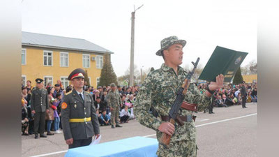 'Ҳарбий хизматни ўтаётган ўғлонлар ғурур са садоқат ила қасамёд қабул қилдилар'ning rasmi