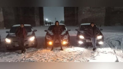 'Shahrisabzlik yigitlar Oqsaroy yodgorligi va Amir Temur haykali oldiga mashinalarini olib kirib, xavfli manyovrlar qilishdi. Kuzatuv kameralari "qahramonlar"ni fosh qildi'ning rasmi