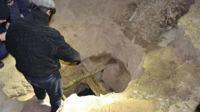'G`allaorolda tog`dan oltin qazib olmoqchi bo`lgan 4 kishini tosh bosib qoldi. 2 nafari voqea joyida vafot etdi.'ning rasmi