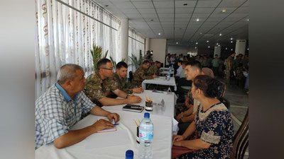 'Zarafshonda sayyor qabul: Harbiy xizmatchilarning aksariyat muammosi joyida hal etildi'ning rasmi