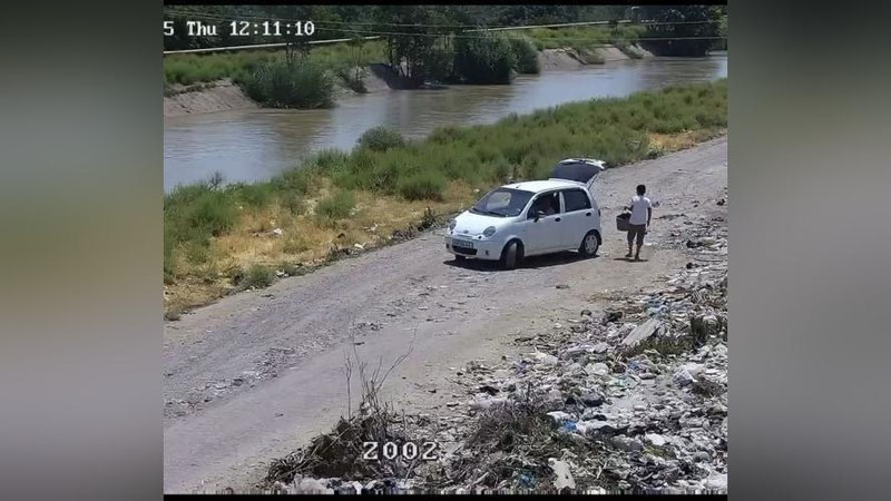 'Toshkent viloyatida kamerani sezib qolgan erkak “musor” tashlash fikridan qaytdi'ning rasmi