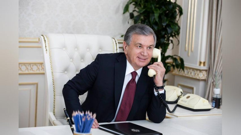 'Shavkat Mirziyoev Gurbanguli Berdimuhamedov bilan telefonda gaplashdi'ning rasmi