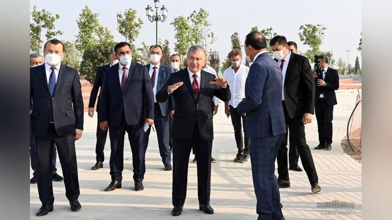 'Prezident «Yangi O`zbekiston» bog`ida olib borilayotgan bunyodkorlik ishlarini ko`zdan kechirdi'ning rasmi