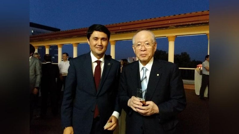 '«Taraqqiyot strategiyasi» markazi direktori Nobel mukofoti laureati Ryodzi Noyori bilan uchrashdi'ning rasmi