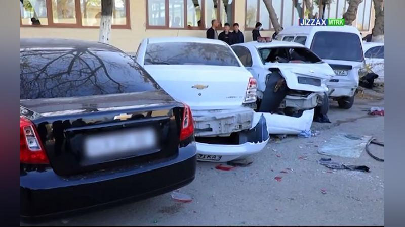'Jizzaxda "Jiguli" 5 ta mashinani pachoqladi (video)'ning rasmi
