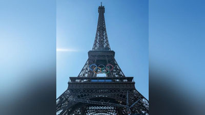 Изрображение 'Олимпийские кольца установили на главном символе Парижа'