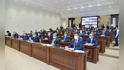 'Senatorlar Konstitusiyaga kiritilayotgan o`zgarishlarni ma`qulladi'ning rasmi