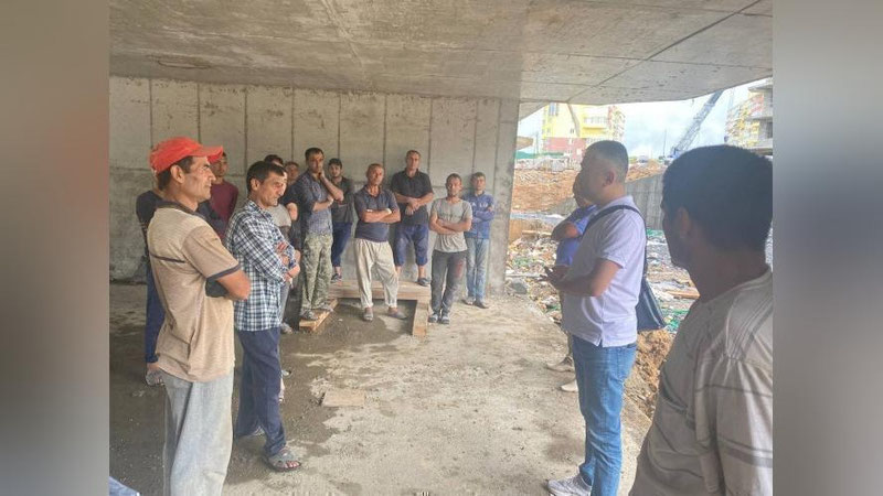 'Primorskda pasportlari qaytarib berilmagan fuqarolar Tashqi ishlar migrasiyasidan yordam so`rab murojaat qildi'ning rasmi