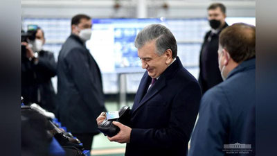 'Prezident “Vodiy Shoes” korxonasidagi ish jarayonini ko`zdan kechirdi'ning rasmi