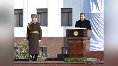 'Қаршида Ислом Каримов ҳайкали очилди (видео)'ning rasmi