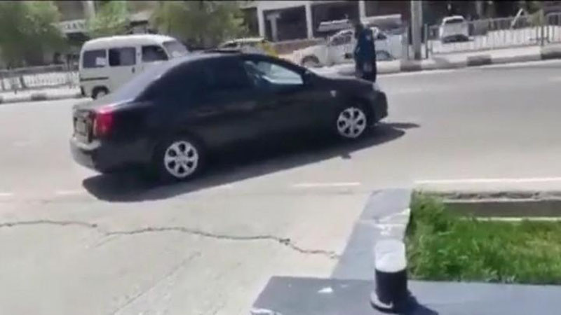 'Sal qolsa YPX xodimini bosib ketmoqchi bo`lgan qoraqalpog`istonlik haydovchining "Lasetti"si jarima maydoniga joylashtirildi'ning rasmi