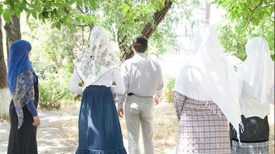 'Сенат кўп хотинликни тарғиб қилишни ва жамоат жойида юзни тўсиб юришни тақиқловчи қонунни маъқуллади'ning rasmi