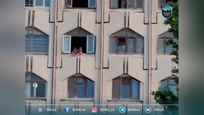 'Тошкентда икки болакай 8-қаватнинг панжара ўрнатилмаган дераза токчасига ўтириб олишиб, кўчани томоша қилишди (видео)'ning rasmi