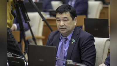 'Qozog`istonlik deputat Putin bosqinchiligini qo`llab-quvvatlagani uchun partiyadan chiqarib yuborildi'ning rasmi