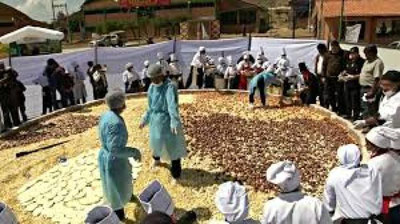 'Boliviyada dunyodagi eng katta charkikan tayyorlandi 'ning rasmi