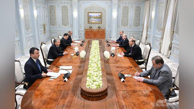 Изрображение 'Шавкат Мирзиёев принял российского вице-премьера Дениса Мантурова'