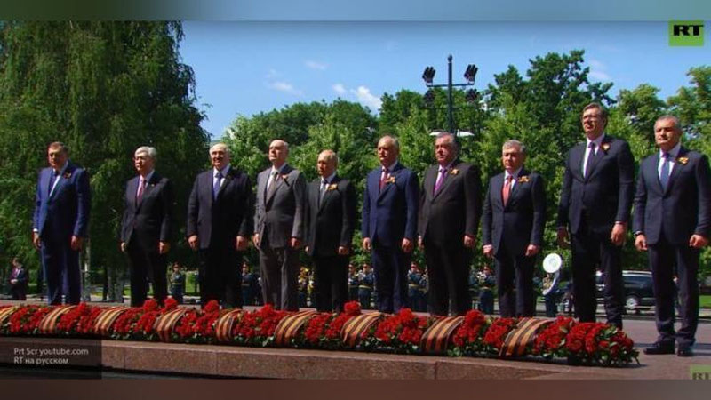 'Shavkat Mirziyoev Moskavada o`tkazilgan G`alaba paradida ishtirok etdi (Video)'ning rasmi