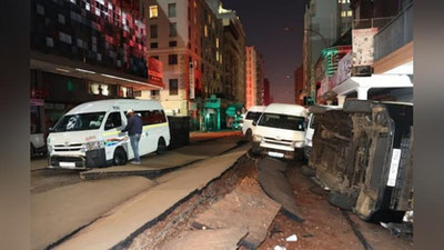 Изрображение 'Взрыв подземного газопровода на улице в Йоханнесбурге попал на видео'