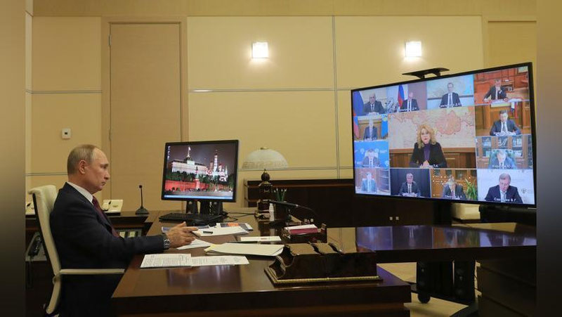 'Путин Россияда оммавий эмлашни бошлашга қарор берди'ning rasmi