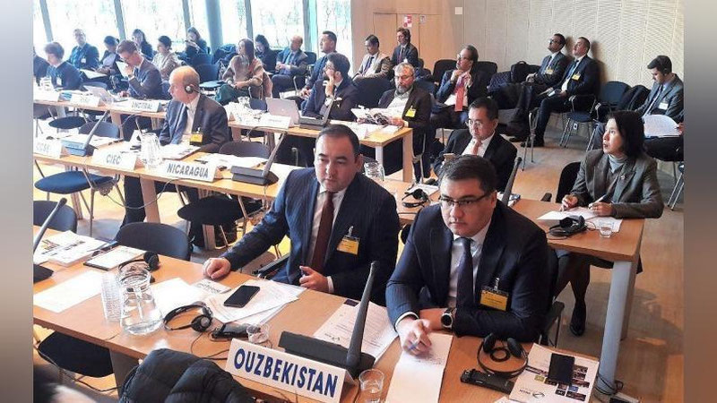 'O`zbekiston delegasiyasi xalqaro huquq bo`yicha Gaaga konferensiyasi yig`ilishida ishtirok etmoqda'ning rasmi
