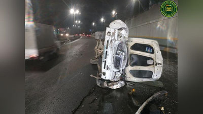 Изрображение 'В Ташкенте возле "Северного вокзала" с моста вниз упала "Волга" (фото)'