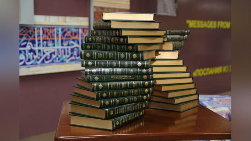 Изрображение 'КНИГИ "АРХИТЕКТУРНАЯ ЭПИГРАФИКА УЗБЕКИСТАНА" ПЕРЕДАНЫ ИТАЛЬЯНСКОЙ БИБЛИОТЕКЕ'