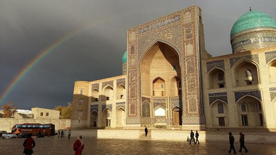 'O`zbekiston rossiyaliklar sayohat qiluvchi eng mashhur yo`nalish sifatida e`tirof etildi'ning rasmi