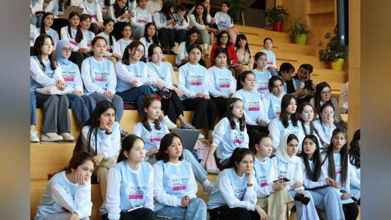 'ITga qiziquvchi qizlar Birlashgan Arab Amirliklariga ta`lim sayohatiga yuboriladi'ning rasmi