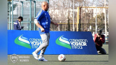 'Roberto Karlos bolajonlar uchun master-klass namoyish qildi (foto)'ning rasmi