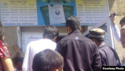 'Angren “pasport stoli”dagi tirbandlikka sabab nima edi?'ning rasmi