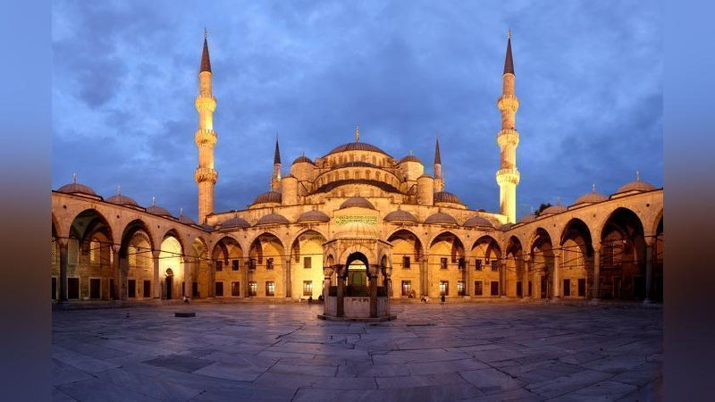 'Туркия масжиди бу йил рекорд даражадаги сайёҳлар оқимини қабул қилди'ning rasmi