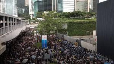 'Gonkongda ommaviy namoyishlar bo`lib o`tmoqda (Video)'ning rasmi