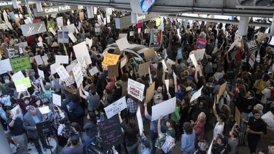 '​Trampga qarshi e`lon qilingan petisiyaga besh million kishi imzo chekdi'ning rasmi