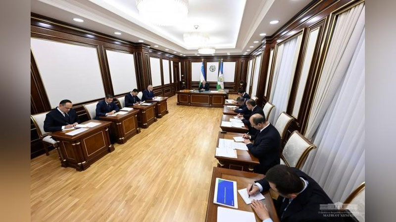 Изрображение 'Президент ознакомился с презентацией о деятельности двух банков'