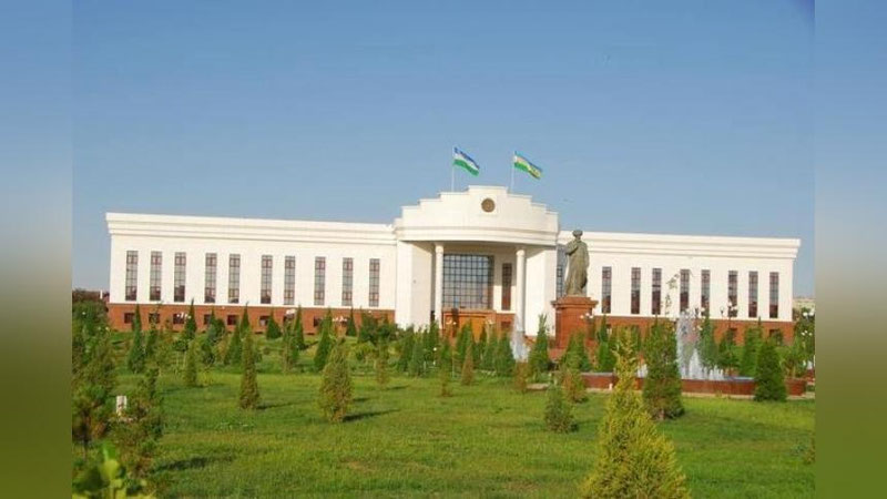 'QORAQALPOG`ISTON RESPUBLIKASI MA`MURIY SUDIGA YaNGI  RAIS TAYINLANDI'ning rasmi