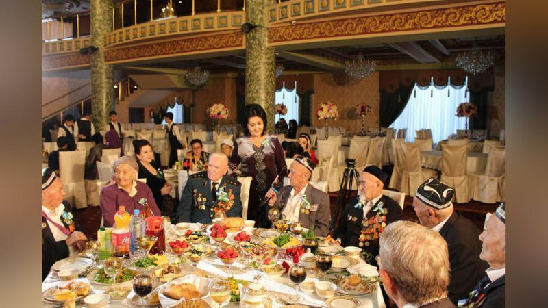 Изрображение 'ВЕТЕРАНОВ ТАШКЕНТА И ТАШКЕНТСКОЙ ОБЛАСТИ ПРИГЛАСИЛИ К ДАСТАРХАНУ (ФОТО)'