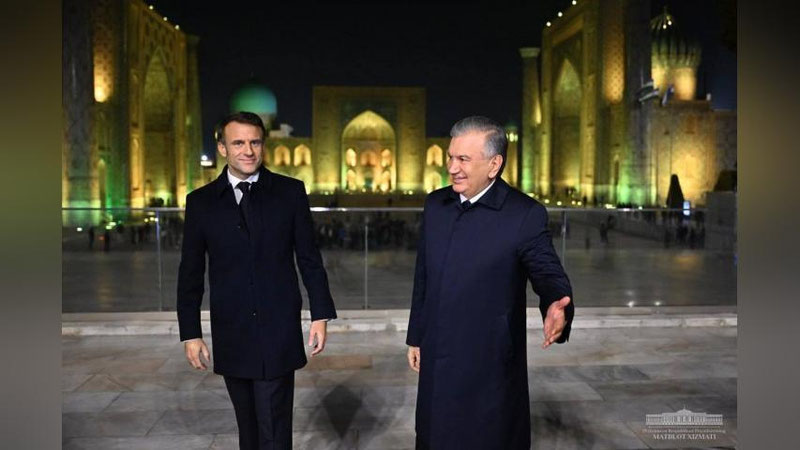 'Fransiya va O`zbekiston prezidentlari tunggi Samarqandni sayr qilishdi (foto)'ning rasmi