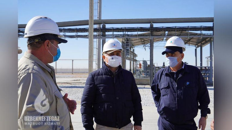 '“O`zbekneftgaz”: Boshqaruv raisining “Gazli” gazni qayta ishlash zavodiga tashrifi davomida suyultirilgan gaz quyish tarmog`i foydalanishga topshirildi (Foto)'ning rasmi