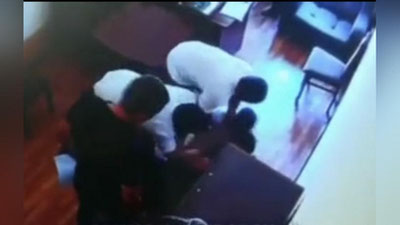 'Farg`onada IIB xodimlari fuqaroni do`pposlagan video tarqaldi. IIV izoh berdi (video)'ning rasmi