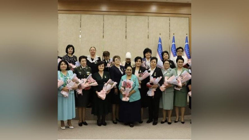 'Prezident Farmoniga asosan bir guruh xotin-qizlar davlat mukofotlari bilan taqdirlandi (ro`yxat)'ning rasmi