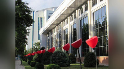 'Poytaxtda zamonaviy  "Lola" ko`rinishidagi ko`cha yoritgichlari o`rnatildi (foto)'ning rasmi