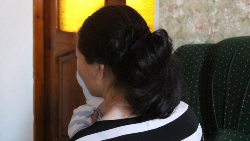 'Namanganda SPIDga chalingan qiz ogohlantirishlarga qaramay, bir necha erkaklar bilan ishqiy munosabatda bo`lgan (video)'ning rasmi